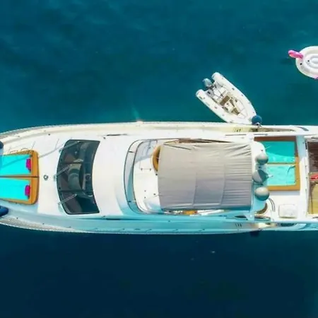 Vision Yatch Botel *