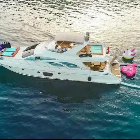 Botel Vision Yatch *