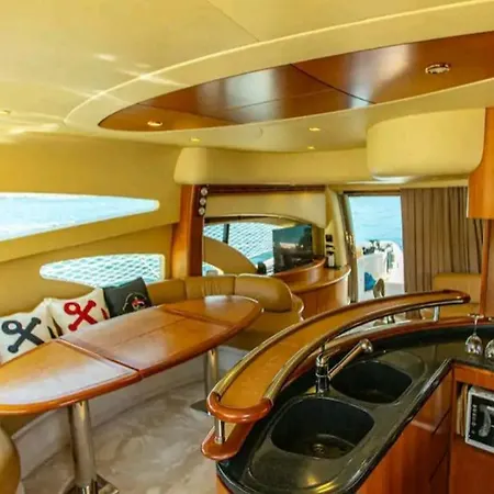 Vision Yatch Botel *