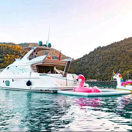 Vision Yatch Botel *