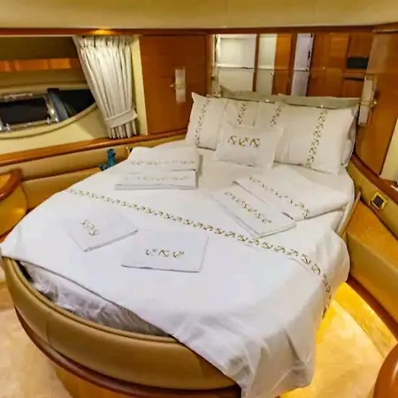 Botel Vision Yatch