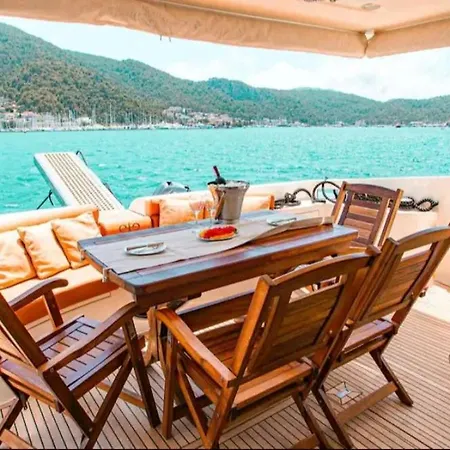 Vision Yatch Botel