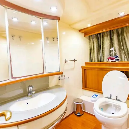 Botel Vision Yatch
